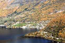 Aurland i haustfargar 13.10.09. Foto Håkon Loven Aurland i haustfargar 13.10.09. Foto Håkon Loven