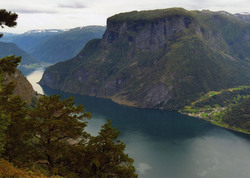 Utsikt frå Furuholten mellom Nedbergo og Vassete. 05.08.09. Foto Håkon Loven Utsikt frå Furuholten mellom Nedbergo og Vassete. 05.08.09. Foto Håkon Loven