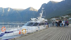 Skuleskyss til Sogndal:17. august 2011 tok ruta til på tredje sesong. Foto: Aurland kommune, Margunn Tolleshaug