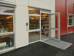 Velkomen til Aurland folkebibliotek. Foto Aurland kommune, Thor Andresen Velkomen til Aurland folkebibliotek. Foto Aurland kommune, Thor Andresen