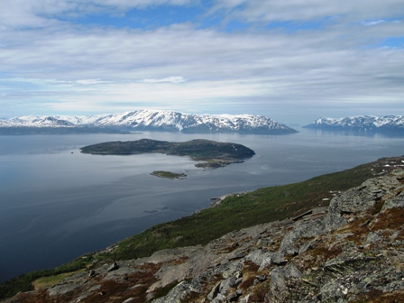 Utsikt ut over Altafjorden fra toppen Dønnavarre i Kviby Utsikt ut over Altafjorden fra toppen Dønnavarre i Kviby