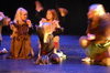Barnedansgruppa danser