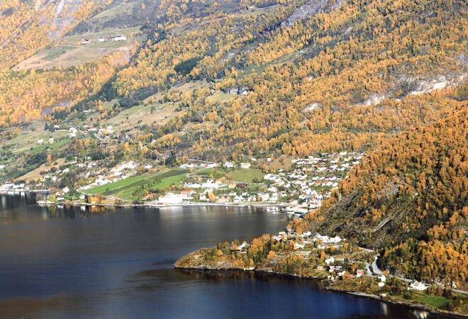 Aurland i haustfargar 13.10.09. Foto Håkon Loven