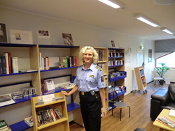 Marianne Vollan i bibliotek Vadsø fengsel