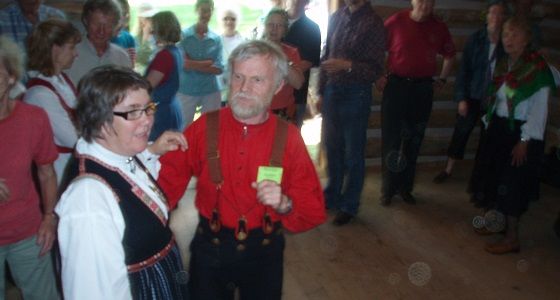Arbe og Asbjørg underviser dans i Nisswa