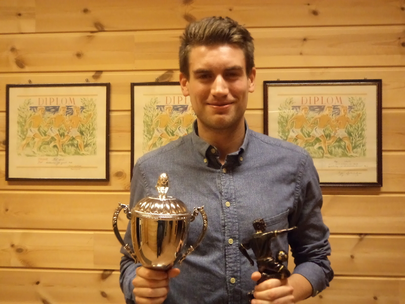 2015 H STENSAAS ÅRETS SPILLER.jpg