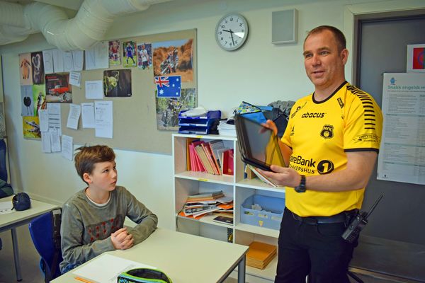 Jon Terje Stensrud og elev -digitalisering