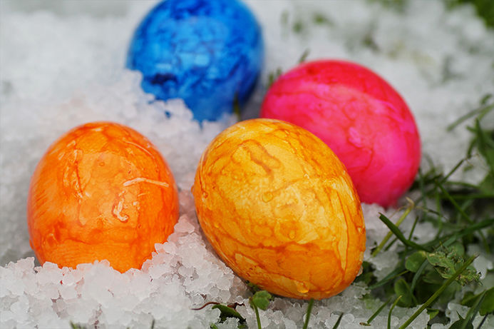 påskeegg i sne