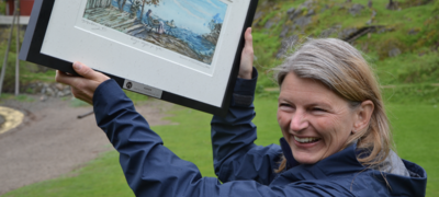 En stolt og glad Asker-ordfører Lene Conradi jubler over å ha blitt kåret til Årets hyttekommune. Foto: Sigbjørn Larsen/Norsk Hyttelag