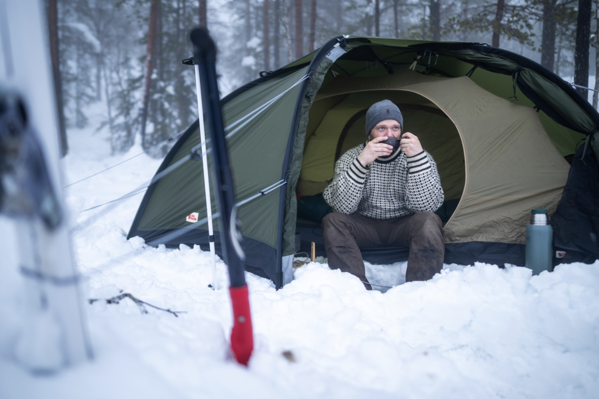 Norsk Friluftsliv og Norges Speiderforbund har tipsene du trenger for å sove ute i vinterferien. Foto: Gard Eirik Arneberg