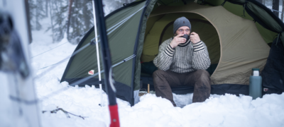 Norsk Friluftsliv og Norges Speiderforbund har tipsene du trenger for å sove ute i vinterferien. Foto: Gard Eirik Arneberg