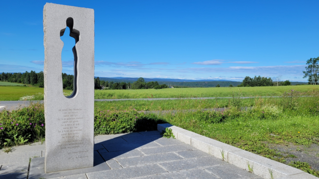 Foto av minnesmerket ved Nordby kirke