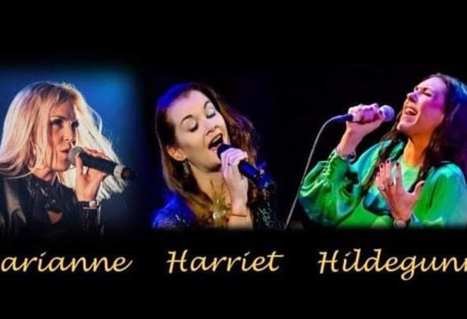 Marianne, Harriet og Hildegunn synger
