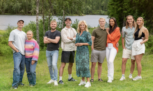Benjamin Marthinsen og Eli Rebekka Haugen, Petter Nohr og Herman Winger Ramm, programleder Cathrine Fossum, Håvard Skille Midtgård og Leona Halset Williams, og Patrick Gjertsen Hernæs og Heidi Stangjordet. Foto: TV 2/Per Christian Lind.