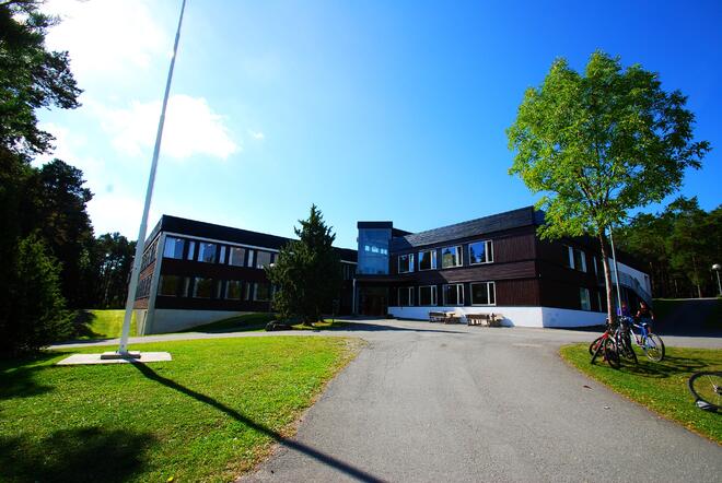 Bilde: Hole ungdomsskole, foto: Hole kommune.