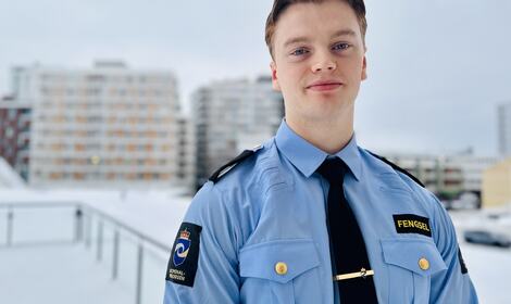 Foto: Tonje Dahlbak/KRUS Bilde av Christian utenfor KRUS sine lokaler.