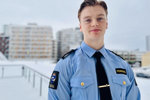 Bilde av Christian utenfor KRUS sine lokaler.