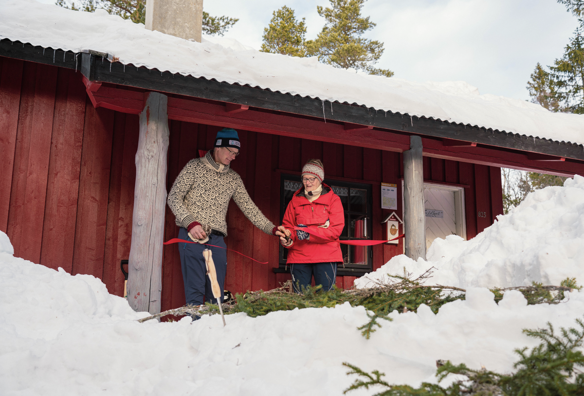 Giver av hytta, Ole Auen Wiger åpnet hytta sammen med ordfører i Modum, Sunni Grøndahl Aamodt. Foto: Dina Rygg Eide