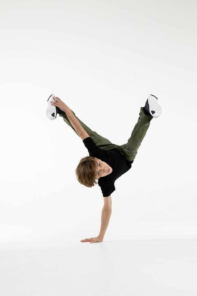 Gutt som danser
