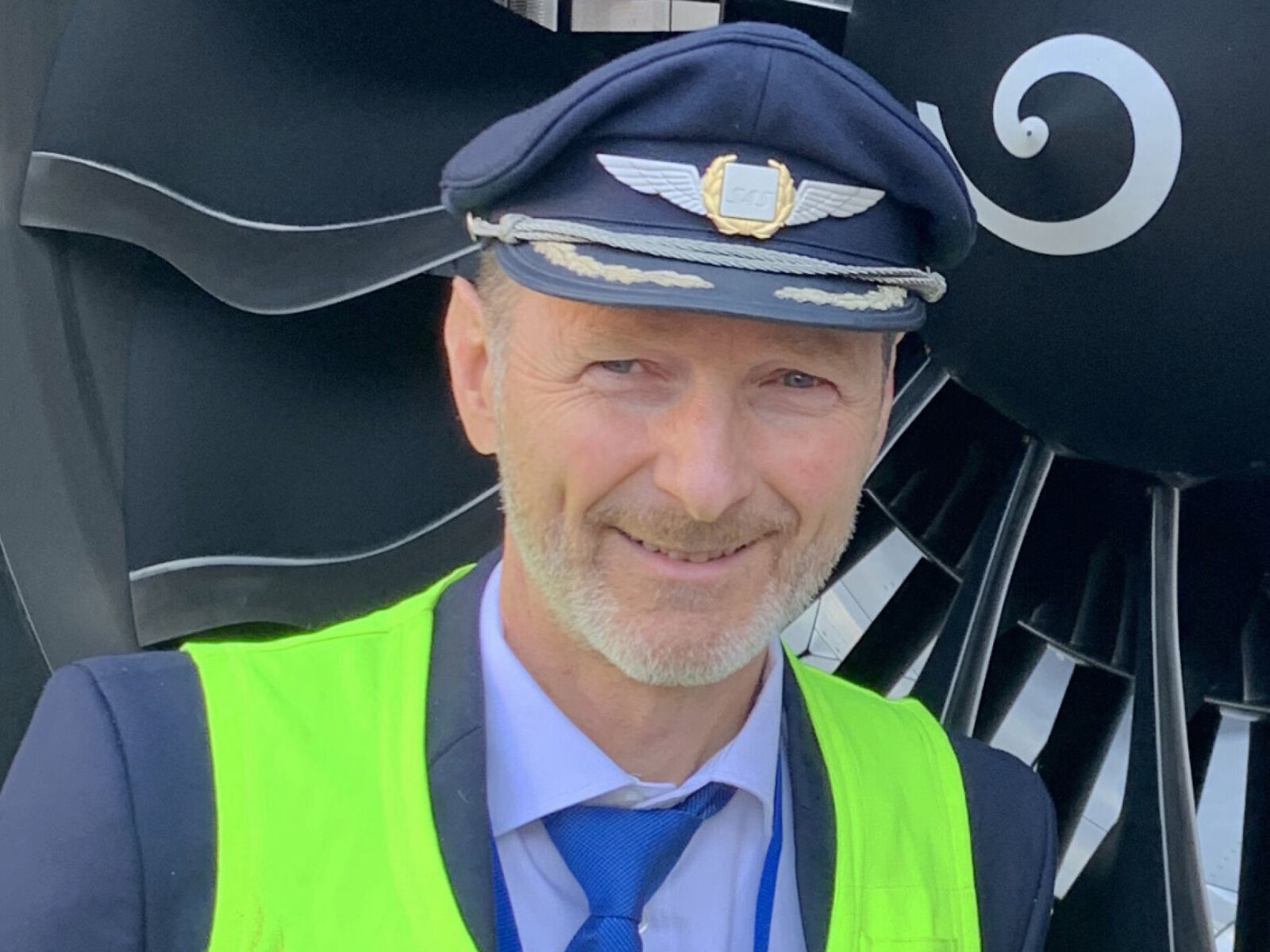Leder for flysikkerhet i Pilotforbundet, Jens Salt, sier EU-regelverket har presiseringer som gir klare føringer for at det skal være røykdykkere ved norske flyplasser. Foto: Pilotforbundet