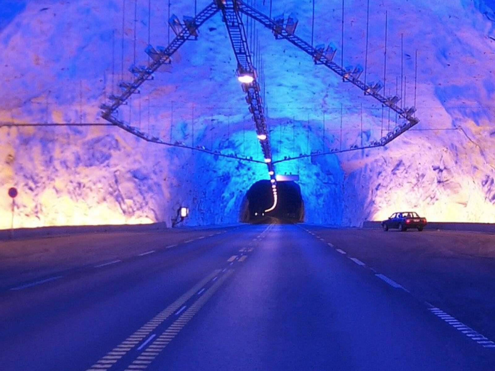 Oppgraderingen av verdens lengste tunnel, Lærdalstunnelen, starter i 2025 og skal etter planen være ferdig i løpet av fire til fem år. Foto fra fylkesarkivet.no