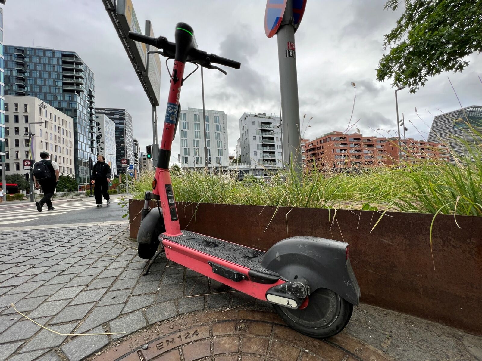 En stor gruppe nordmenn vil gjerne vil ha kjøretøyet fjernet fra gater og fortau en gang for alle, viser en ny undersøkelse utført på vegne av IF forsikring. Foto: IF