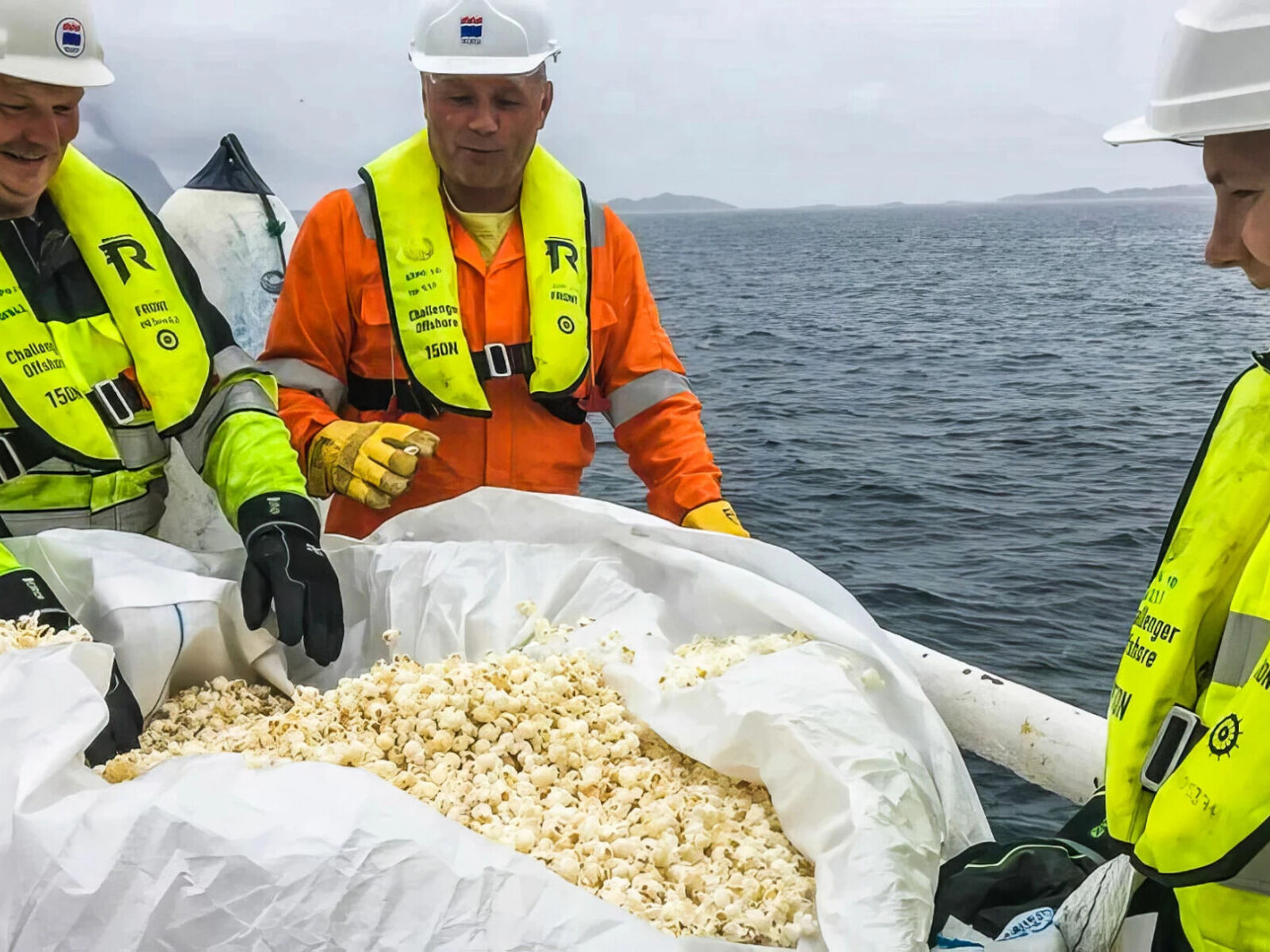 Popcorn skal snart spille rollen som oljesøl i Øvelse Draugen. Foto: NOFO