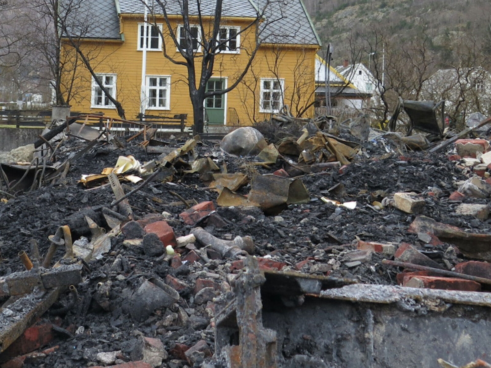 Branntomt fra Lærdalsbrannen i 2014. Foto: Statsministerens kontor