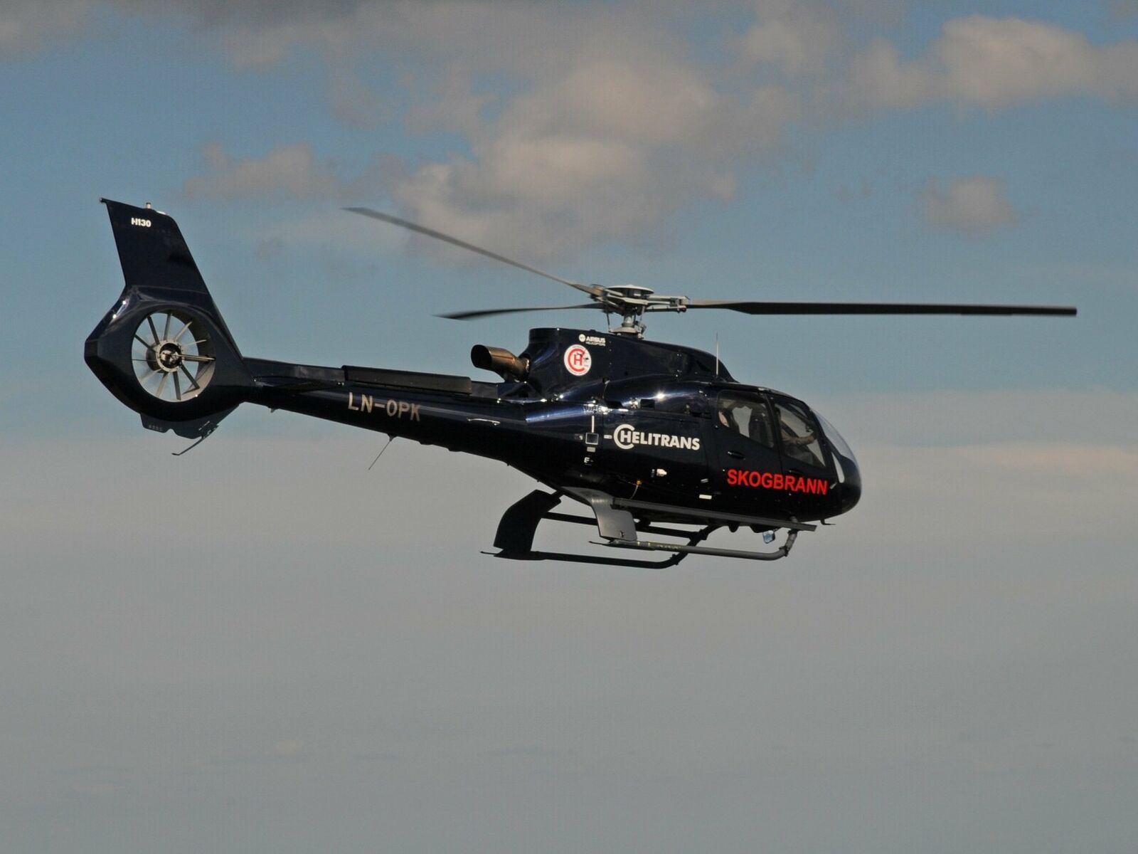 Tre skogbrannhelikopter bidro til å slokke brannen i Nissedal i helgen. Foto: DSB