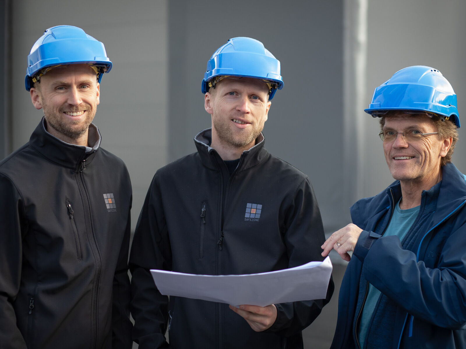 De tre gründerne i Safezone; (fra venstre) Christian Sesseng, Espen Daaland Wormdahl og Geir Drangsholt er ikke redd for å ta sats med sitt nye branntekniske rådgivningsfirma. Foto: Safezone AS