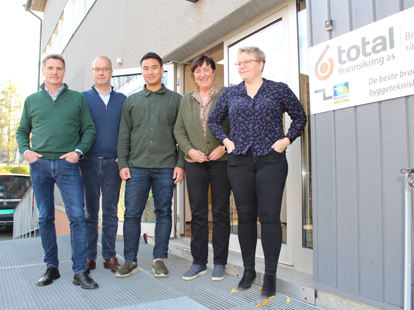 Fra venstre Bengt Slettli, Morten Ameln, David Tran, Målfrid Nøstbakken og Maiken Larsen. Foto: Lill Vivian Hansen, Altaposten