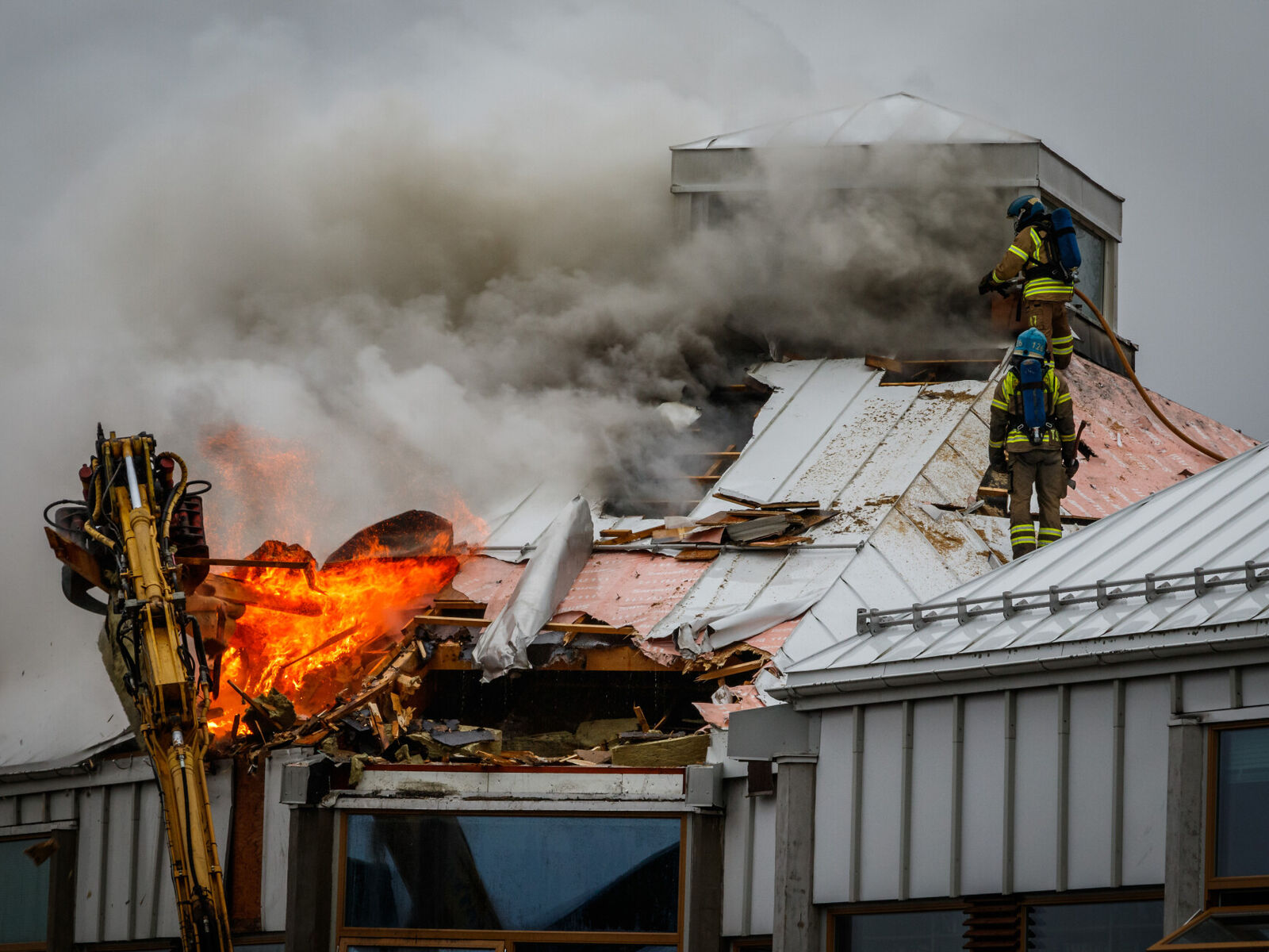 Larvik bibliotek ble påtent og totalskadd i november 2019. Foto: NTB