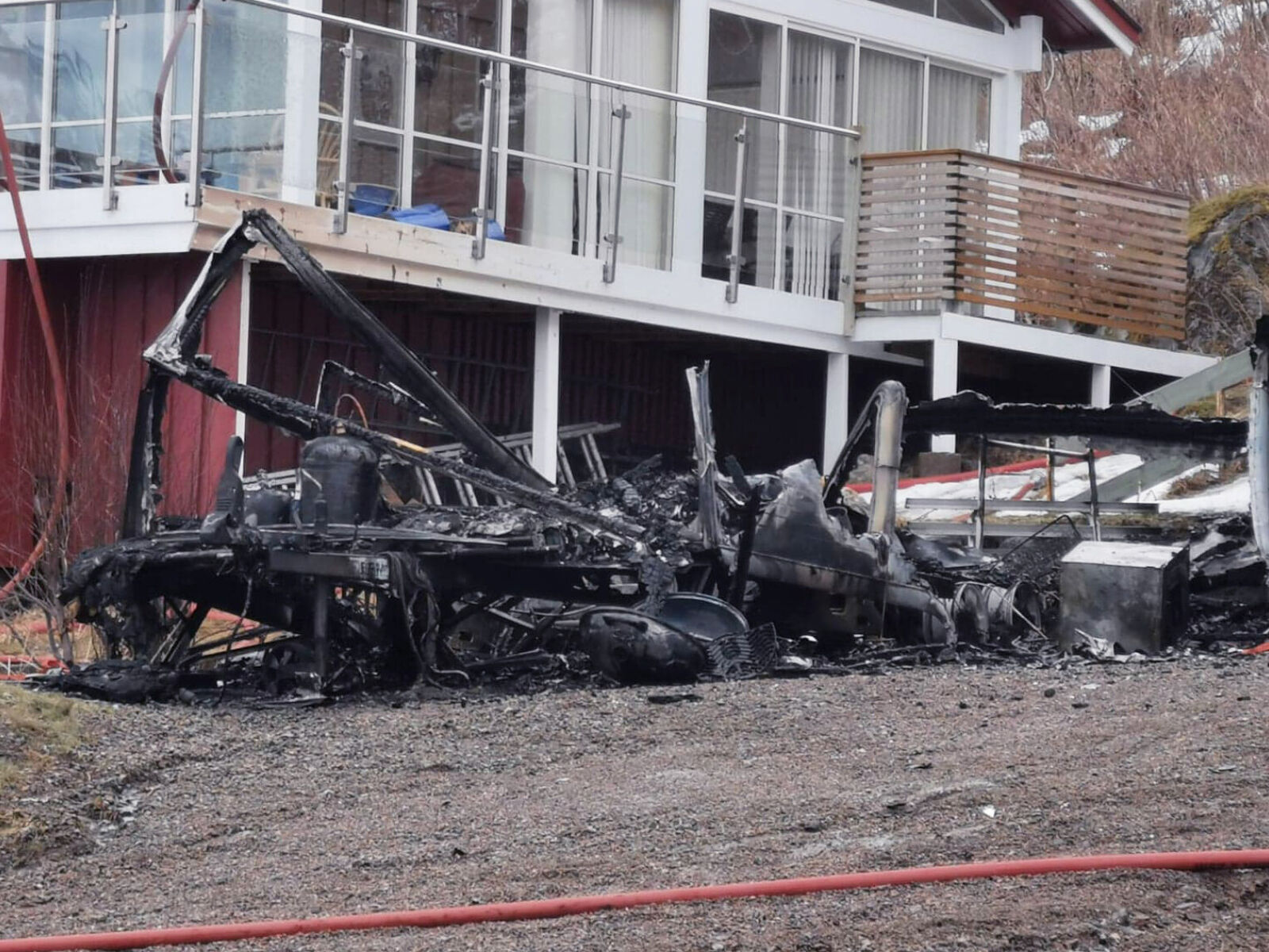 <p>Campingvognen som tok fyr i Lilleheia på Sortland brant ned til grunnen. Politiet mistenker ildspåsettelse.</p> Foto: Vidar Eliassen, Vesterålen Online