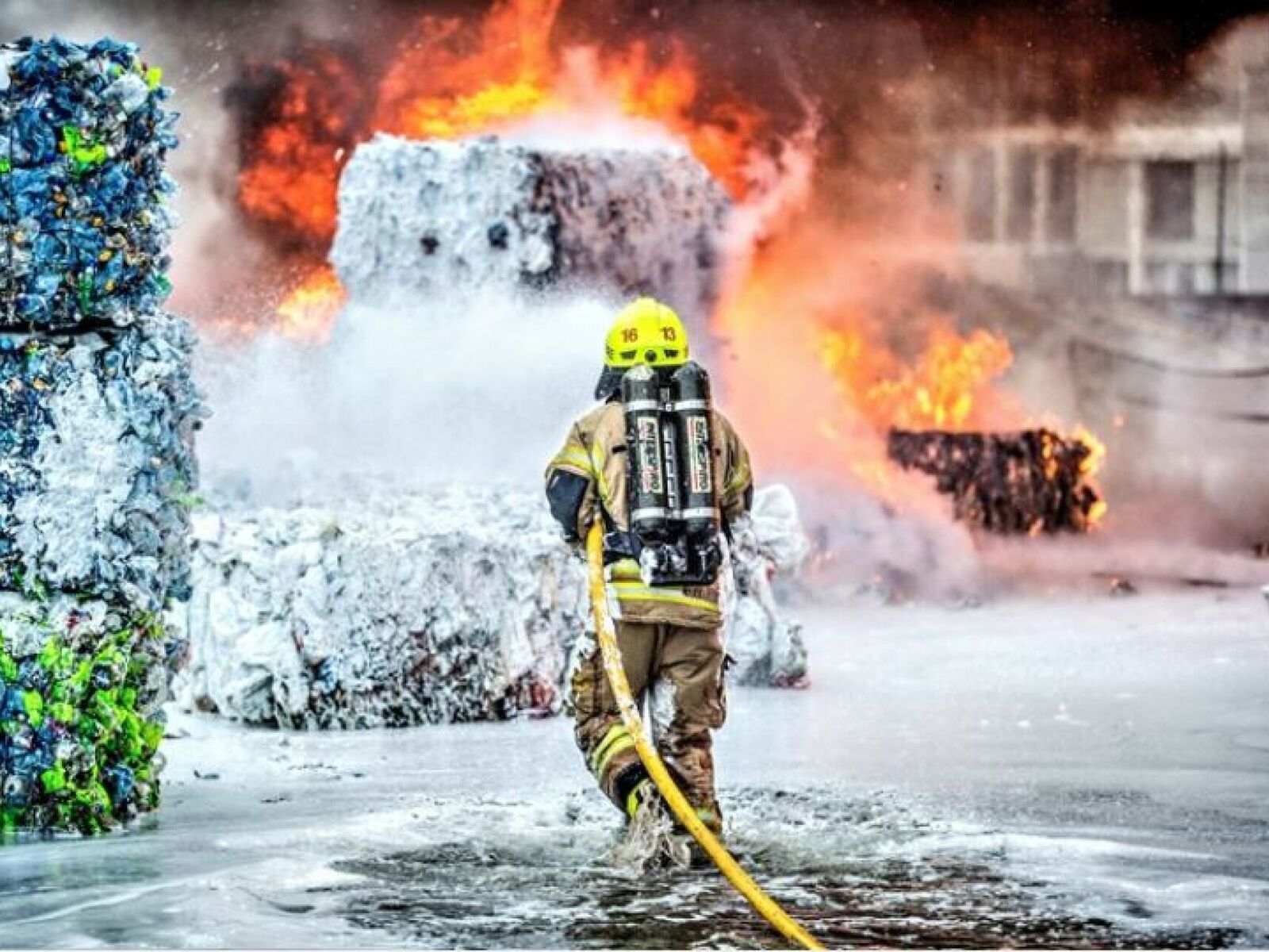 I april 2018 var det en storbrann hos Norsk Gjenvinning i Oslo. Foto: Oslo brann- og redningsetat