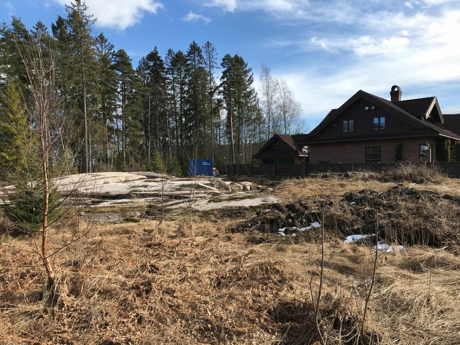 Tomten ligger akkurat på grensen til spredtbygd strøk i henhold til oversikt fra Statistisk sentralbyrå som Asker kommune baserer de lokale retningslinjene sine på (foto: Ronny Thomassen). 