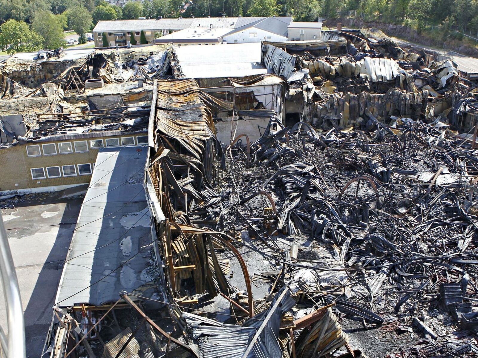 Store skader etter brannen i BASA-huset i juli 2015 (foto: Vestfold Interkommunale Brannvesen). 