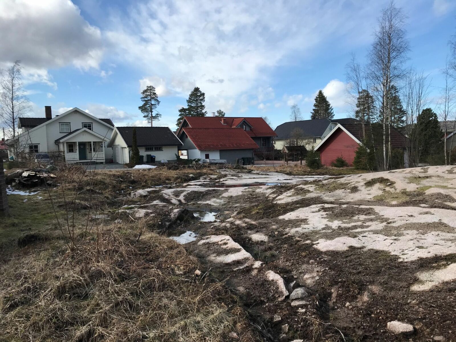 Ganske store avstander til naboene (foto: Ronny Thomassen). 