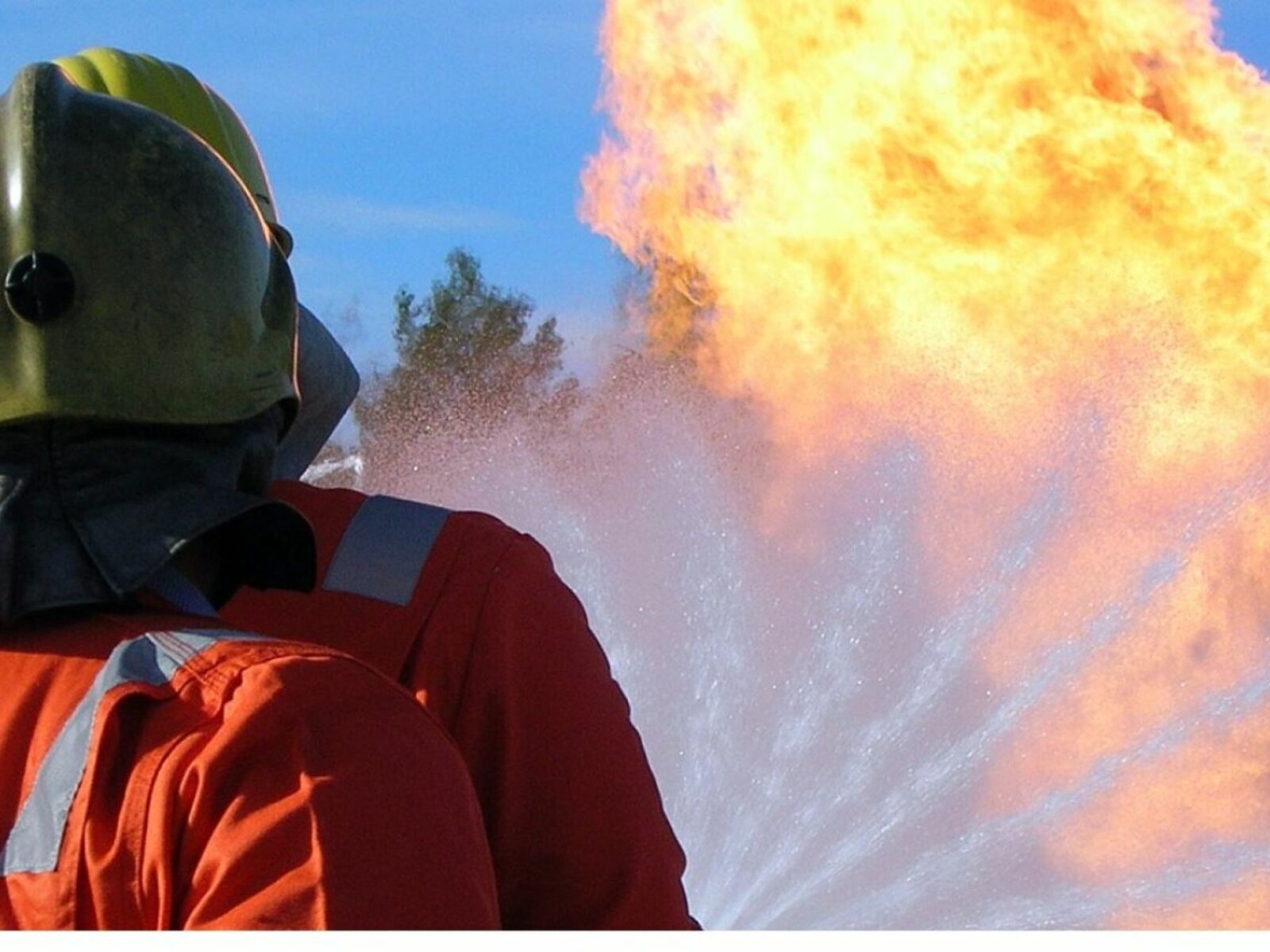 Innsatsen til industrivernet gjør en stor forskjell i skadeomfang (foto: Næringslivets sikkerhetsorganisasjon). 