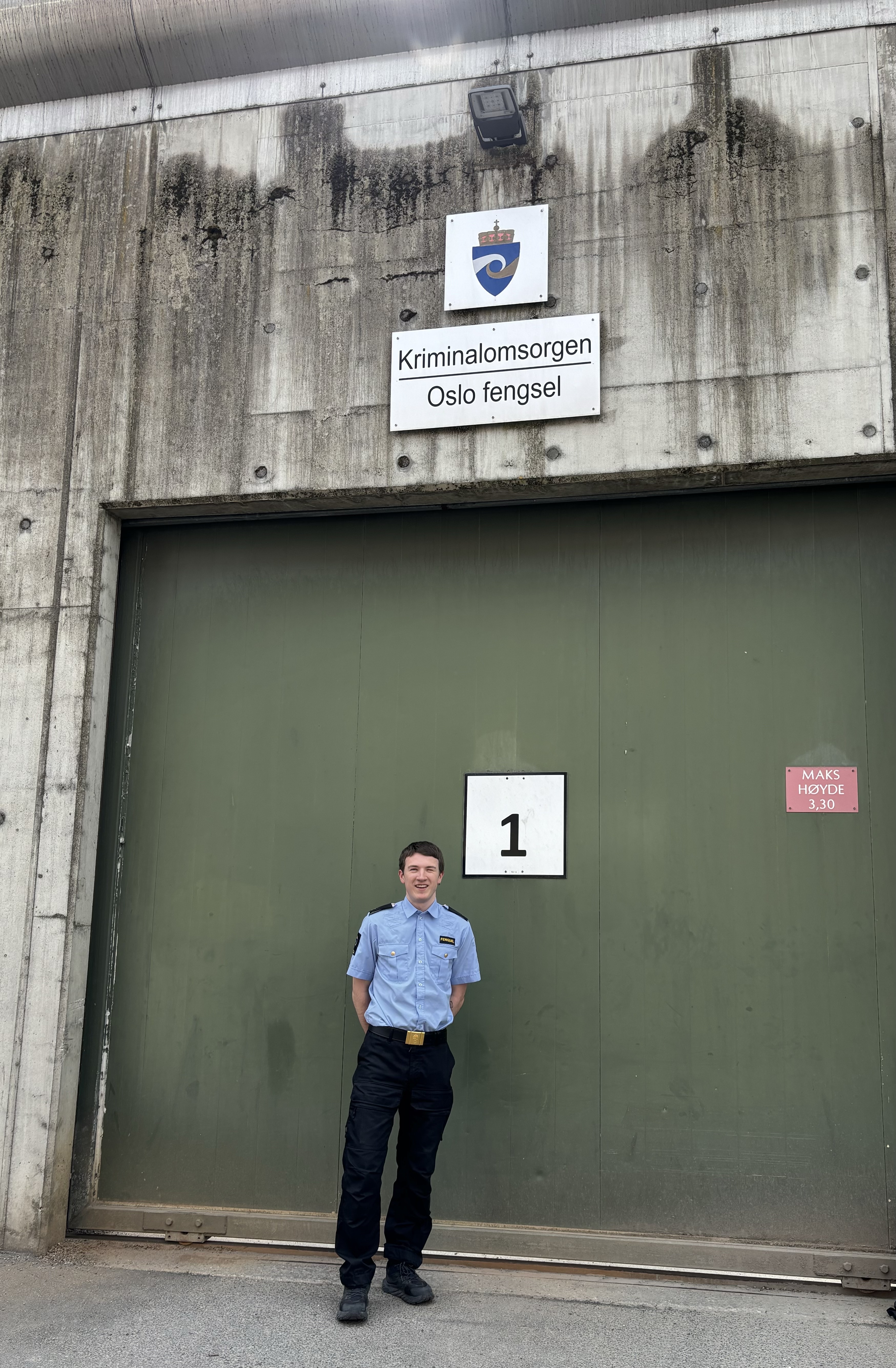 Bilde av aspirant Erik utenfor Oslo fengsel
