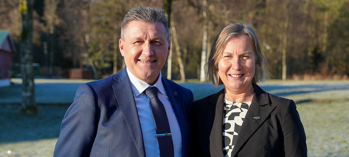 Rektor Karl Erik Arnesen og direktør Elisabeth Aarsæther (Foto: DSB)