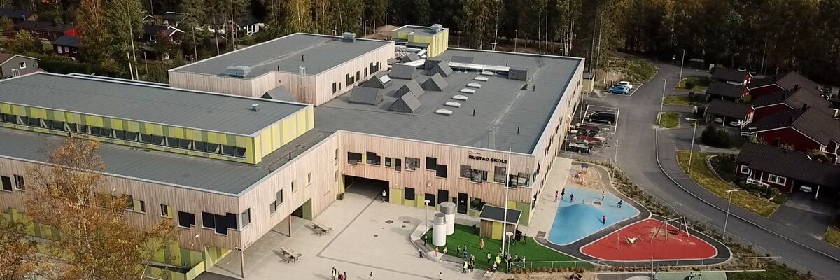 Rustad skole sett fra lufta