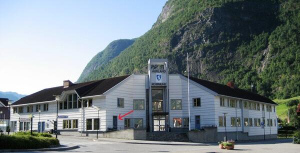 Hovudinngang Aurland Rådhus