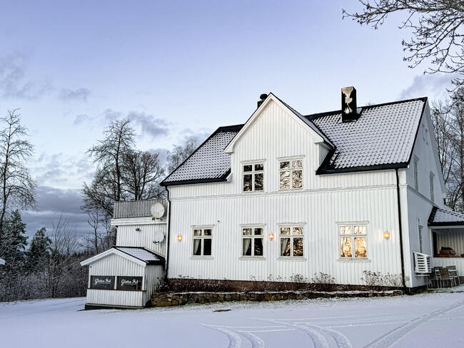 Fasaden til grendehuset Liahøy