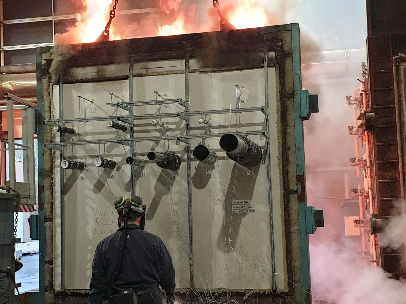 Løsningen ble testet på termomur ved RISE Fire Research i Trondheim.