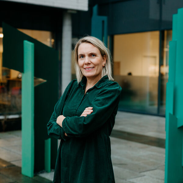 Katharina Gjeruldsen jobber som høgskolelektor ved KRUS og er nå merittert underviser. Foto: Christine Vatnøy/KRUS Katharina Gjeruldsen jobber som høgskolelektor ved KRUS og er nå merittert underviser