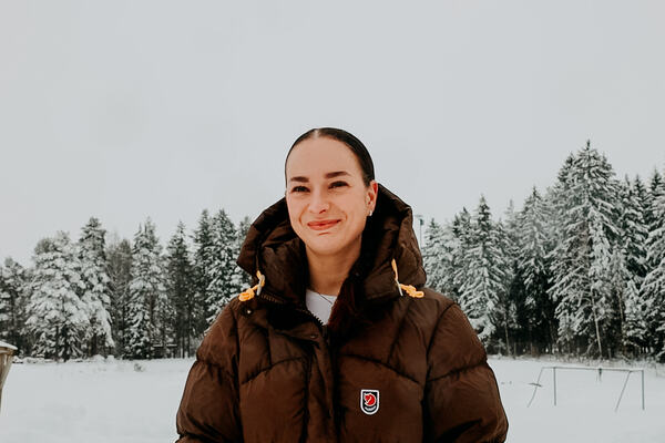 Sine står utenfor kroksrud fengsel i snøen