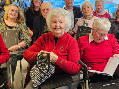 Vi ønsker å kartlegge eldres behov og ønsker for aktivitet og deltakelse. Her fra biblioteket og prosjektet "Fortell meg om ditt liv". Foto: Kristine Mesgrahl