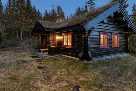 Denne hytta i Aurdalsåsen er en av dem som nå leies ut gjennom Airbnb. Foto: Skjermdump fra Aurdal Hytteutleies fb-side.