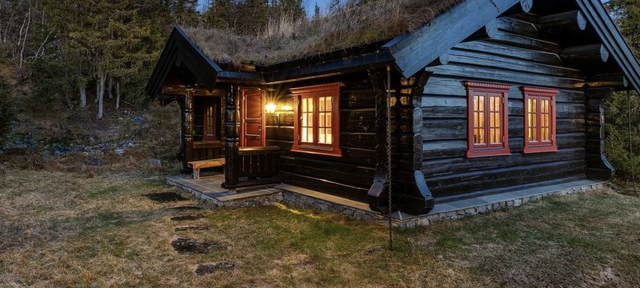 Denne hytta i Aurdalsåsen er en av dem som nå leies ut gjennom Airbnb. Foto: Skjermdump fra Aurdal Hytteutleies fb-side.