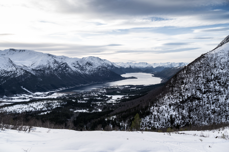 Mindre snø enn normalt har konsekvenser utover dårlig skiføre. Bilde fra Åndalsnes i februar i år. Foto: Vilde Jagland/MET